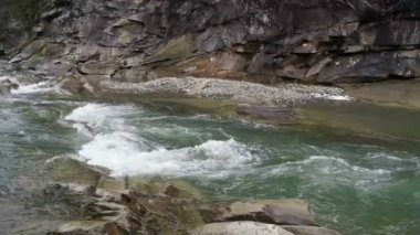 dağ nehir manzarası 