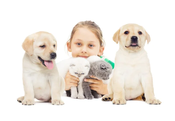 Criança e gatinho e cachorro — Fotografia de Stock