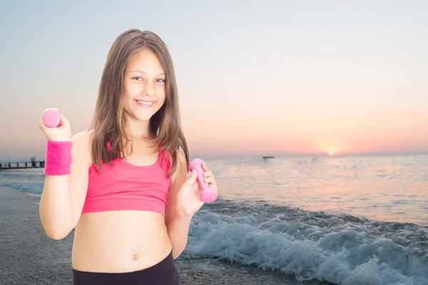 Girl and dumbbell — Stock Photo, Image