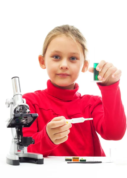 Menina realizando pesquisa — Fotografia de Stock