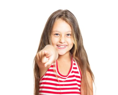 küçük kız puan için bir işaret parmağı gülüyor 