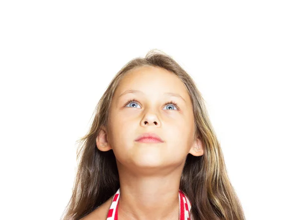 Niña con ojos azules mira hacia arriba — Foto de Stock