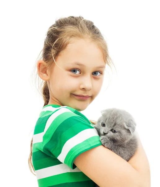 Kind en kitten op een witte achtergrond geïsoleerd — Stockfoto