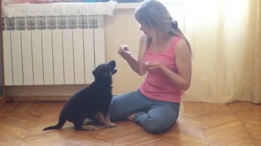 kadın ile köpek yavrusu