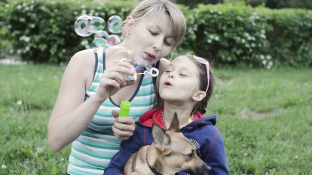 Mother and daughter blowing bubbles — Stock Video