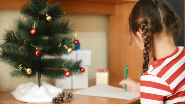 Girl writes letter to Santa — Stock Video