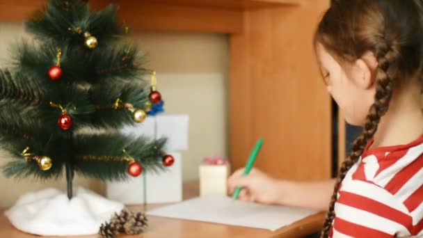 Girl writes letter to Santa — Stock Video