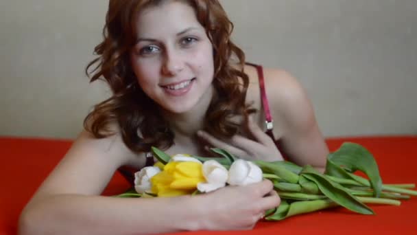 Woman with flowers bouquet — Stock Video