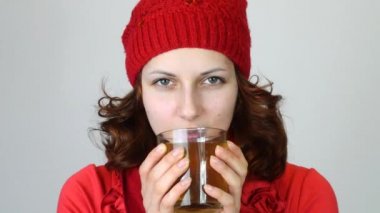 güzel bir kadın çay içme