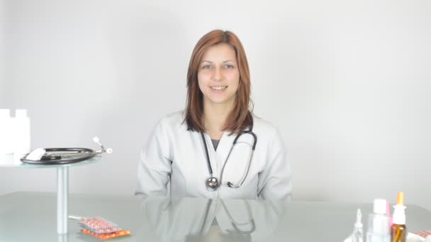 Pretty female doctor — Stock Video