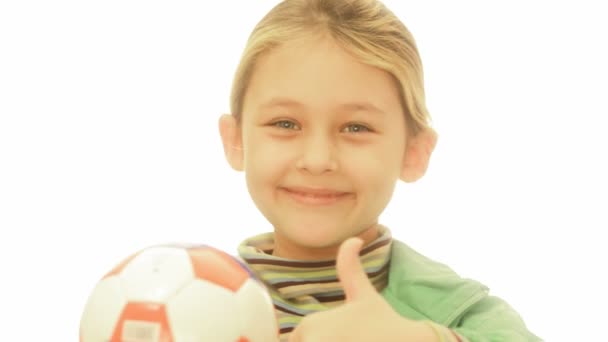 Ragazza con pallone da calcio — Video Stock