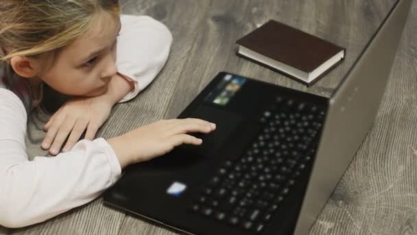 Little girl with laptop — Stock Video