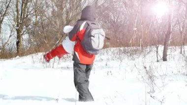 Baba ve kız kış ahşap