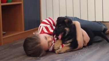 kızla köpek yavrusu