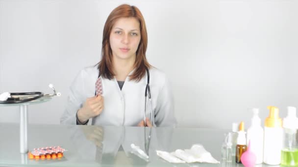 Pretty female doctor — Stock Video