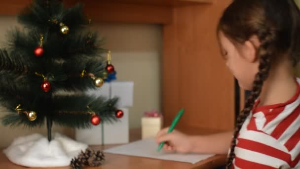 Girl writes letter to Santa — Stock Video