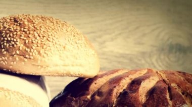 Susam ile lezzetli çörekler