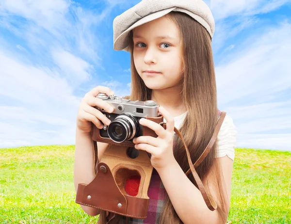 Child photographer outdoors — Stock Photo, Image