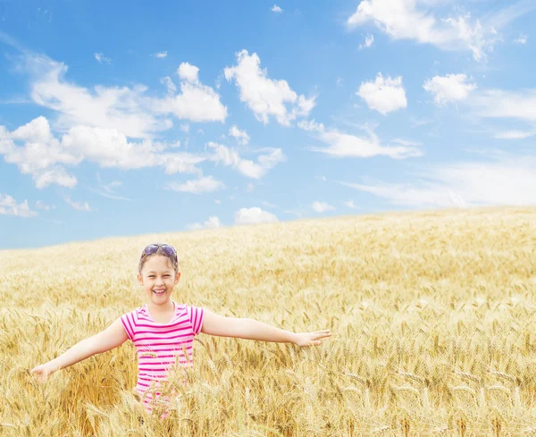 Çocuk ve buğday — Stok fotoğraf