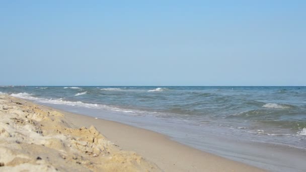 波的海水和沙滩海滩 — 图库视频影像