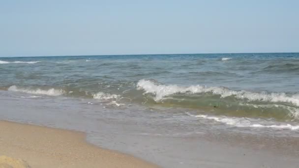 Olas de mar y playa de arena — Vídeos de Stock