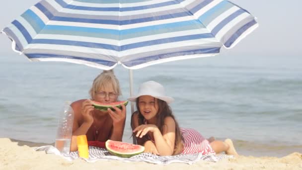 Desayuno en el mar — Vídeo de stock