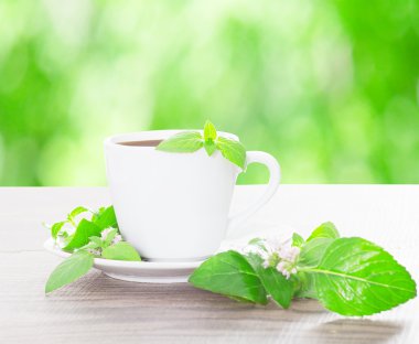 çay nane bir tablo ile