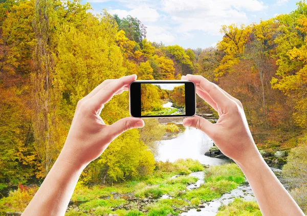 Mooie herfst landschap - de rivier — Stockfoto