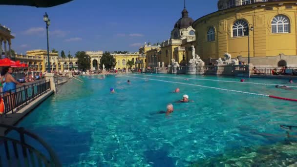 헝가리의 전통적 시설인 자케니 Szechenyi Baths 치료를 헝가리 Uhd — 비디오