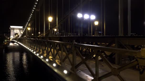 Brug Aan Donau Boedapest Hongarije Avond Lichten Neergeschoten Uhd — Stockvideo