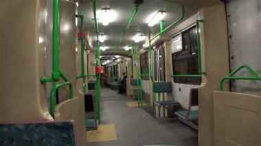 Tramvay, Budapeşte 'de tren. 4K, UHD 'de çekilmiş.