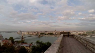 Budapeşte. Üst Manzara. Mimarlık, eski evler, sokaklar ve mahalleler. Macaristan. 4K, UHD 'de çekilmiş.
