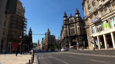 Budapeşte. Mimarlık, eski evler, sokaklar ve mahalleler. Macaristan. 4K, UHD 'de çekilmiş.