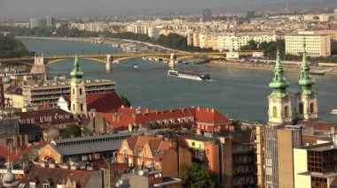 Budapeşte. Üst Manzara. Mimarlık, eski evler, sokaklar ve mahalleler. Macaristan. 4K, UHD 'de çekilmiş.