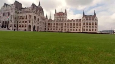 Budapeşte 'deki Macar Parlamentosu. 4K, UHD 'de çekilmiş.