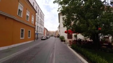 Budapeşte. Mimarlık, eski evler, sokaklar ve mahalleler. Macaristan. 4K, UHD 'de çekilmiş.