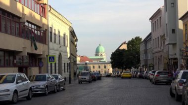 Budapeşte. Mimarlık, eski evler, sokaklar ve mahalleler. Macaristan. 4K, UHD 'de çekilmiş.