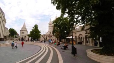 Budapeşte 'deki balıkçı kalesi. Macaristan. 4K (ultra yüksek çözünürlüklü (UHD))).