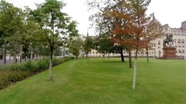 Budapeşte 'deki Macar Parlamentosu. 4K, UHD 'de çekilmiş.