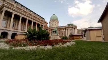 Buda Kalesi. Budapeşte 'deki Kraliyet Sarayı. Macaristan. 4K, UHD 'de çekilmiş.