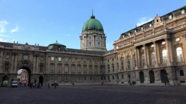 Buda Kalesi. Budapeşte 'deki Kraliyet Sarayı. Macaristan. 4K, UHD 'de çekilmiş.