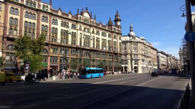 Budapeşte. Mimarlık, eski evler, sokaklar ve mahalleler. Macaristan. 4K, UHD 'de çekilmiş.