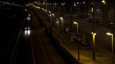 Budapeşte. İyi geceler. Mimarlık, eski evler, sokaklar ve mahalleler. Macaristan. 4K, UHD 'de çekilmiş.