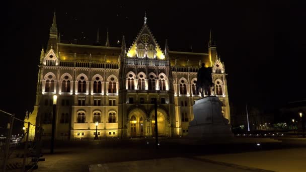 Parlamento Húngaro Budapest Buenas Noches Luces Disparo Uhd — Vídeos de Stock