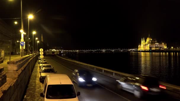 Parlamento Húngaro Budapest Buenas Noches Luces Disparo Uhd — Vídeo de stock