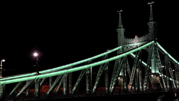Brücke Über Die Donau Budapest Ungarn Nacht Lichter Gedreht Uhd — Stockvideo