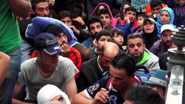 Budapest Ungheria Autunno 2015 Immigrati Rifugiati Alla Stazione Ferroviaria Budapest — Video Stock