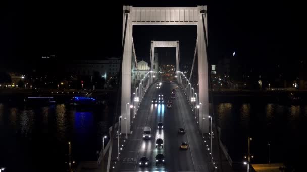 Puente Sobre Río Danubio Budapest Hungría Buenas Noches Luces Disparo — Vídeo de stock