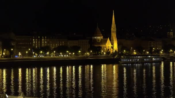 Iglesia Templo Budapest Buenas Noches Luces Hungría Disparo Uhd — Vídeos de Stock