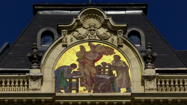 Icono Mosaico Fachada Del Edificio Budapest Hungría Disparo Uhd — Vídeo de stock